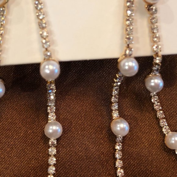 Hudson's Bay Dangle Pearl Sparkle Earrings. - Picture 3 of 5